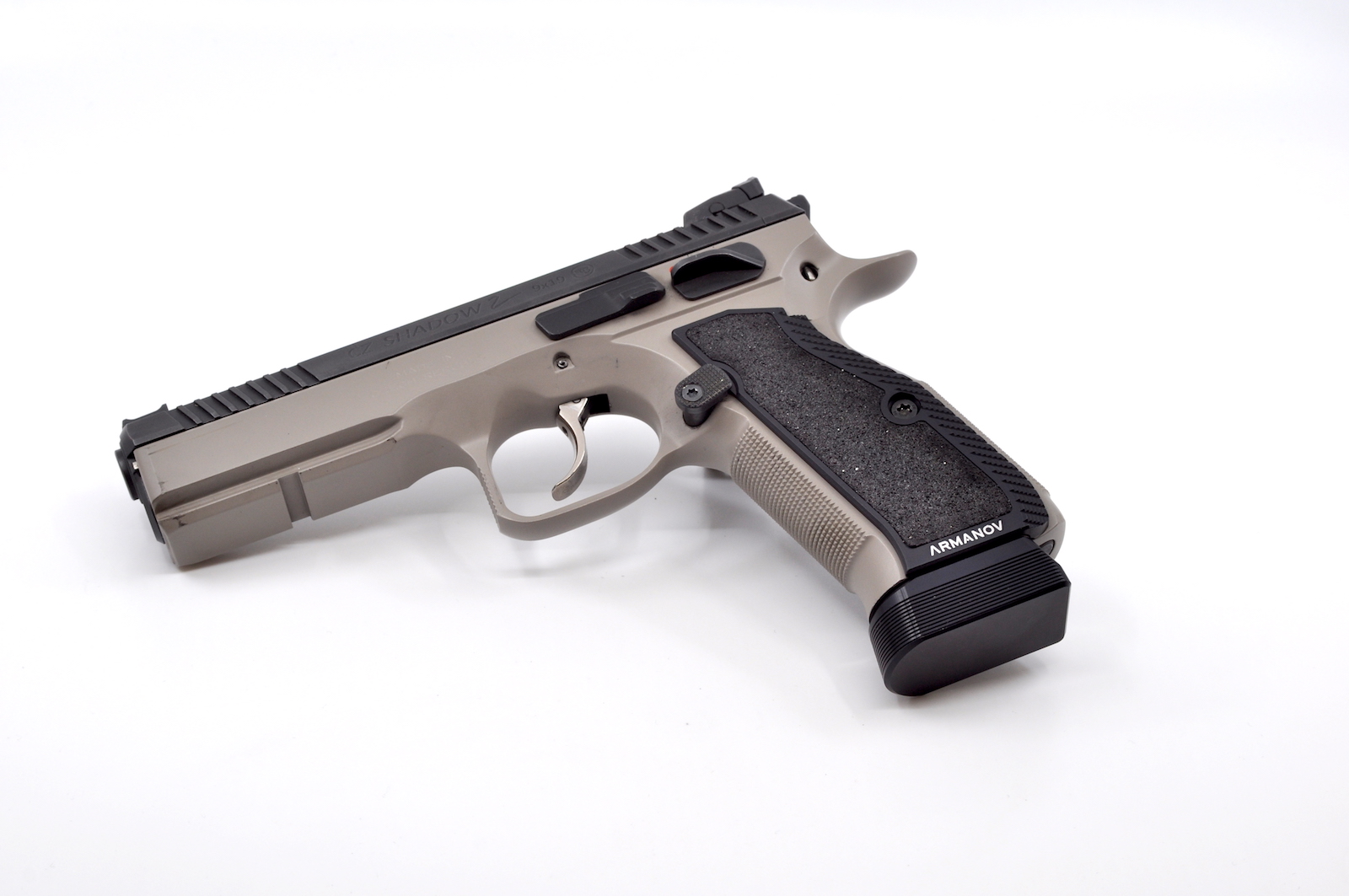 Armanov CZ Shadow MaXXXGrip čierne