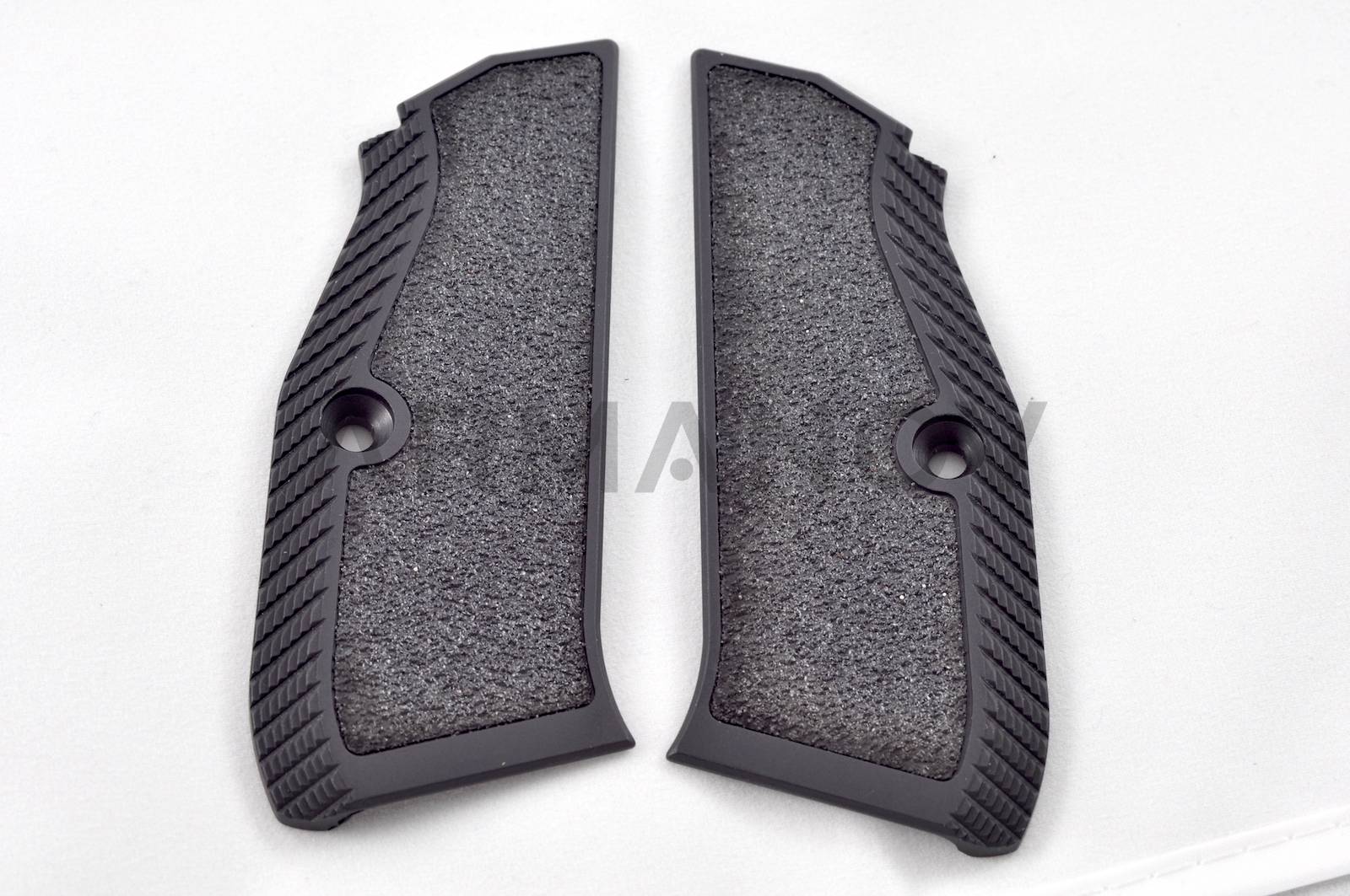 Armanov CZ Shadow MaXXXGrip čierne 2