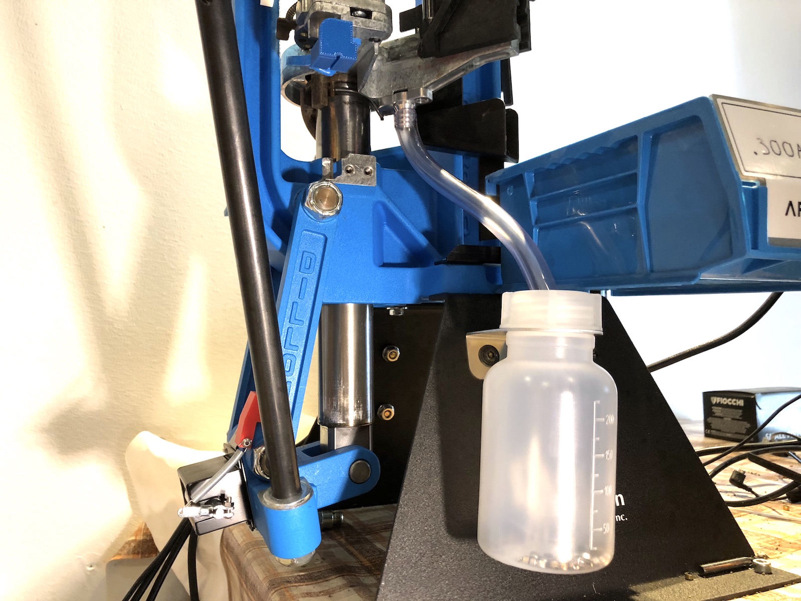 Armanov Primer Chute XL650 with bottle 2