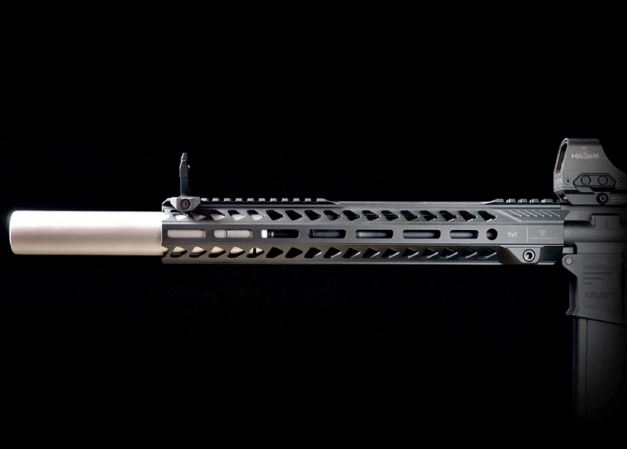 Strike Industries 15,5" M-lok predpažbie AR15 - čierne 2