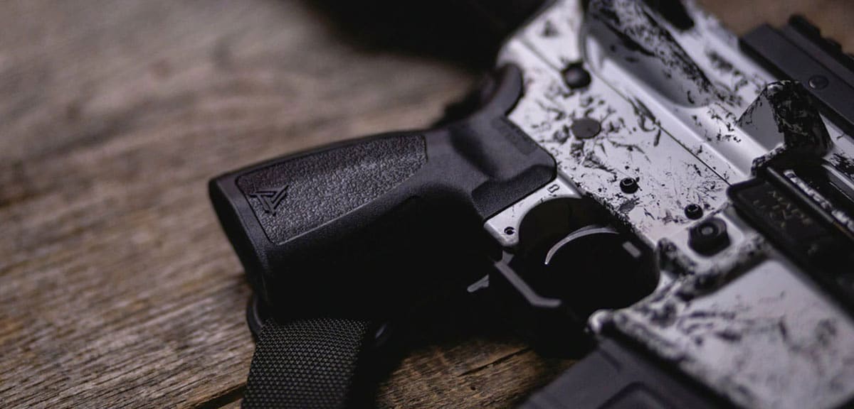 Thril Rukoväť Rugged Tactical AR15 - čierna 2